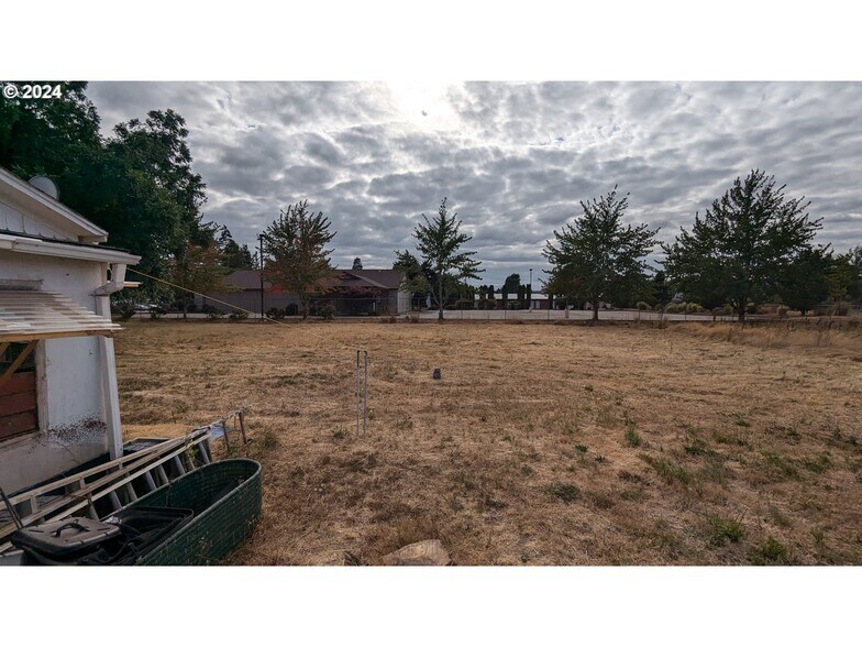 819 W Main St, Sheridan, OR à vendre - Photo du bâtiment - Image 2 de 6