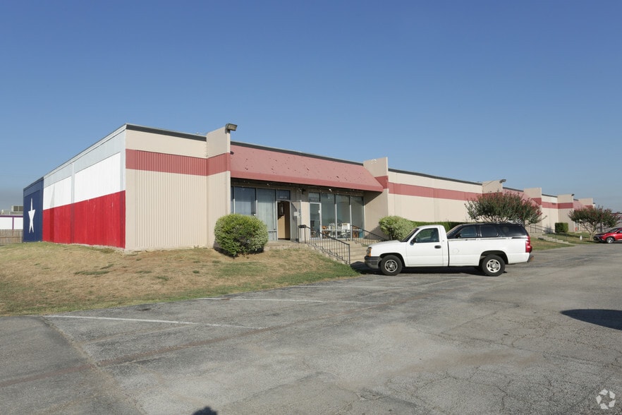 605 E Palace Pky, Grand Prairie, TX for lease - Building Photo - Image 2 of 4