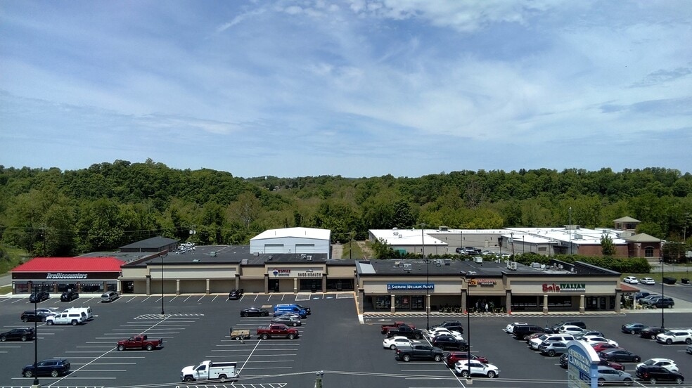 719-725 W Main St, Radford, VA for lease - Building Photo - Image 1 of 12