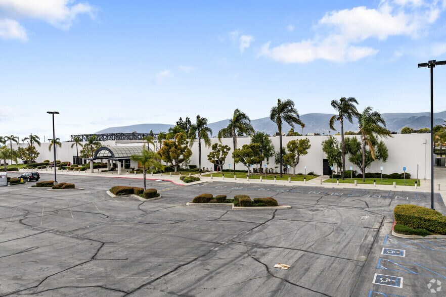 1211 E Badillo St, West Covina, CA à vendre - Photo du bâtiment - Image 3 de 12