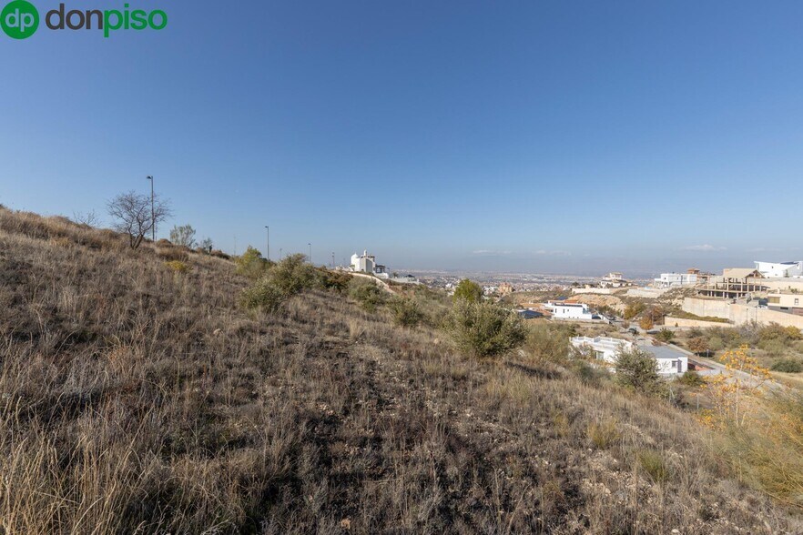 Calle Güevéjar, 6, La Zubia, Granada à vendre - Photo du bâtiment - Image 2 de 17