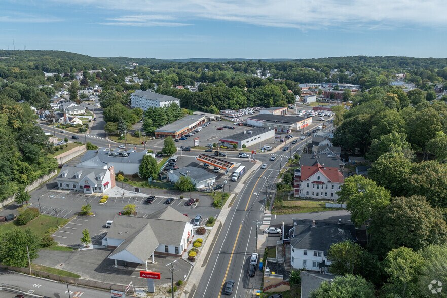 105 Meriden Rd, Waterbury, CT à vendre - Aérien - Image 3 de 5