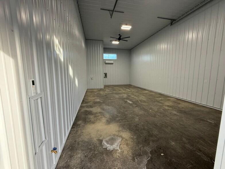 147 Westgate Dr, Newark, OH for lease - Building Photo - Image 2 of 14