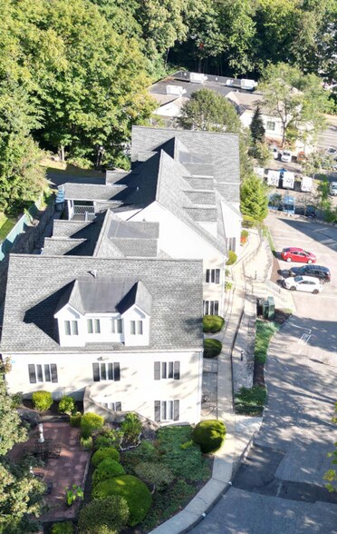 23 Hubbard Rd, Wilton, CT à vendre - Photo du bâtiment - Image 2 de 24