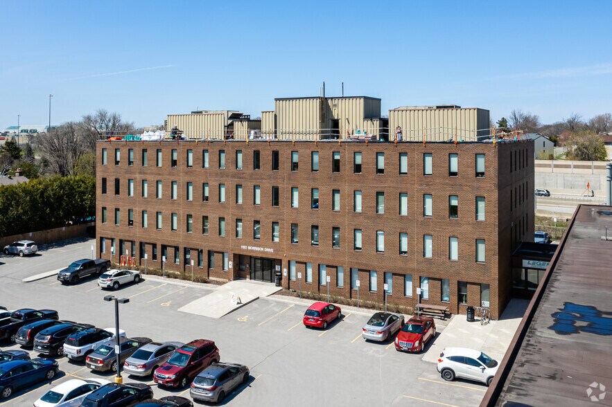 1150 Morrison Dr, Ottawa, ON à louer - Photo du bâtiment - Image 2 de 16