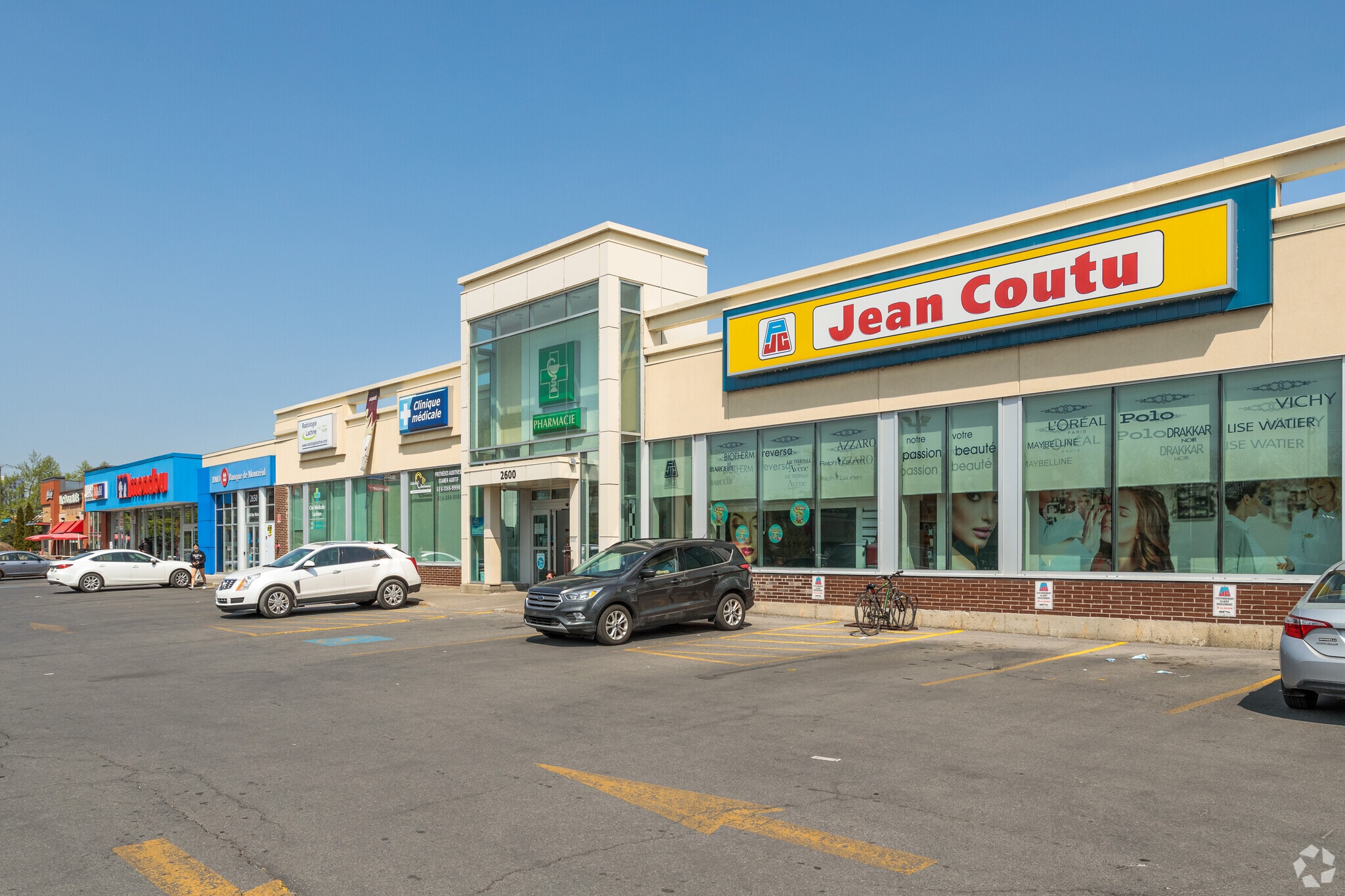 2600 Rue Victoria, Montréal, QC for lease Primary Photo- Image 1 of 8