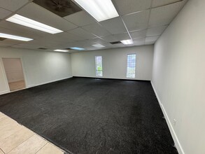 5645 Hillcroft Ave, Houston, TX for lease Interior Photo- Image 2 of 6