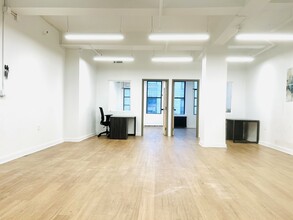 252 W 38th St, New York, NY for lease Building Photo- Image 2 of 4