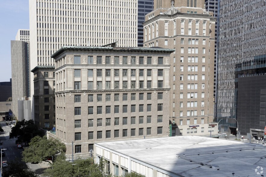 1225 Travis St, Houston, TX à louer - Photo du bâtiment - Image 3 de 5