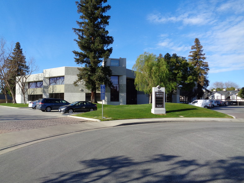 5329 Office Center Ct, Bakersfield, CA à vendre - Photo du bâtiment - Image 2 de 22