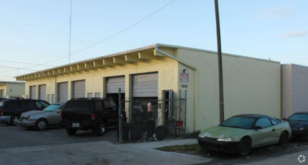 5650 Rodman St, Hollywood, FL for lease - Building Photo - Image 3 of 8