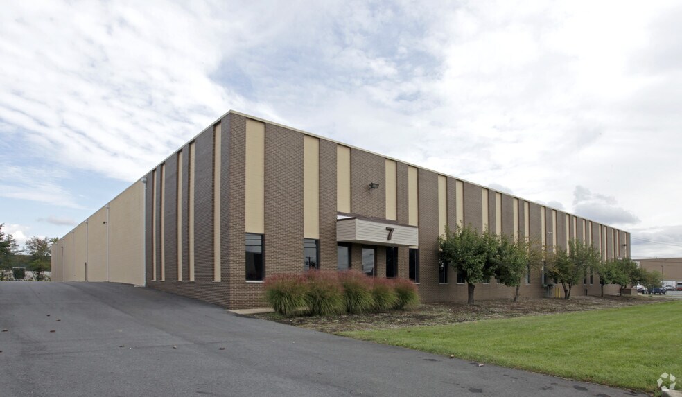7 Parkway Pl, Edison, NJ à louer - Photo du bâtiment - Image 2 de 4