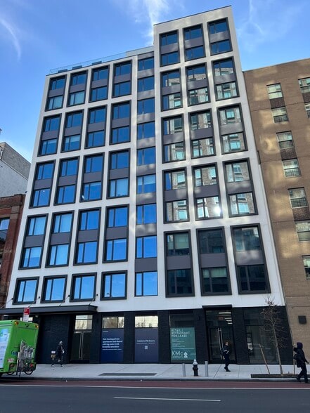 212 E 125th St, New York, NY à louer - Photo du bâtiment - Image 2 de 2