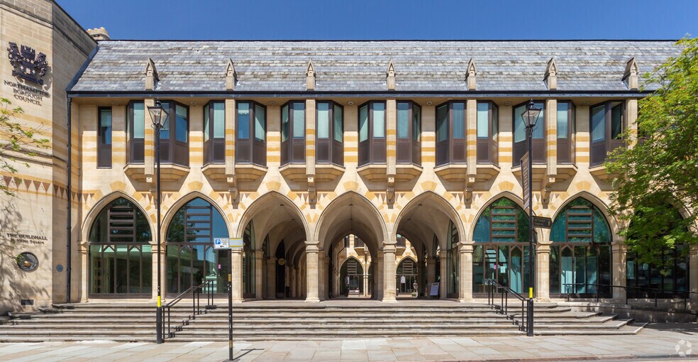 St Giles Sq, Northampton à vendre - Photo du bâtiment - Image 1 de 13