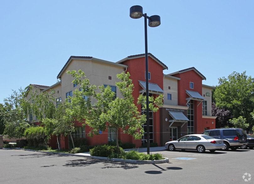 672 W 11th St, Tracy, CA for lease - Building Photo - Image 2 of 8