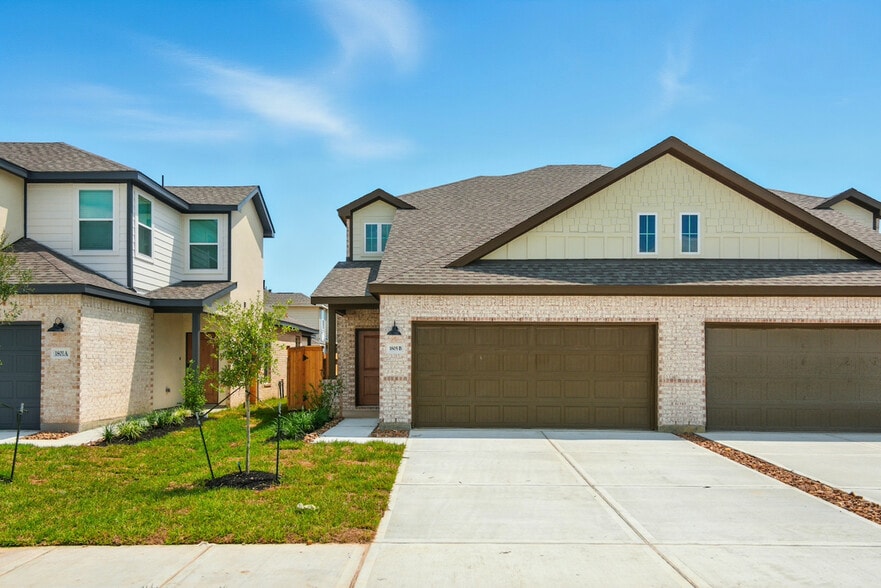 1805 N Peach Creek Dr, Dayton, TX for sale - Building Photo - Image 2 of 28