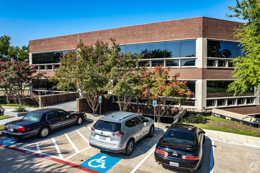 6009 Belt Line Rd, Dallas, TX à louer - Photo du bâtiment - Image 2 de 17