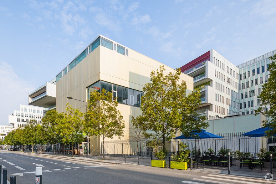 Bureau dans Saint-Denis à louer - Photo du bâtiment - Image 2 de 14