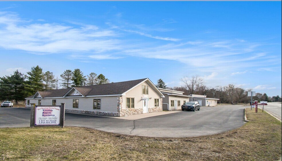 2513 Imlay City Rd, Lapeer, MI à vendre - Photo du bâtiment - Image 2 de 7