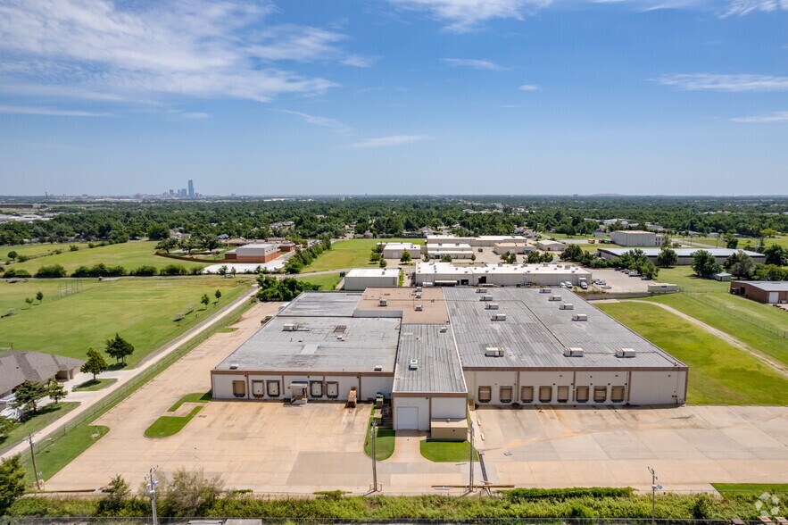 4249 SW 29th St, Oklahoma City, OK à louer - Photo du bâtiment - Image 3 de 12