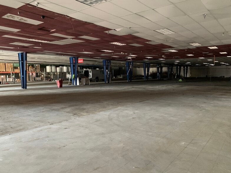 1049-1051 Eastside Rd, El Paso, TX for lease - Building Photo - Image 3 of 21