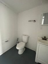 880 SW Sisters Welcome Rd, Lake City, FL for lease Interior Photo- Image 2 of 6