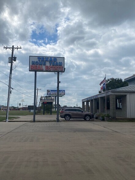 2670 Highway 35 Byp S, Alvin, TX à vendre - Photo du bâtiment - Image 1 de 18