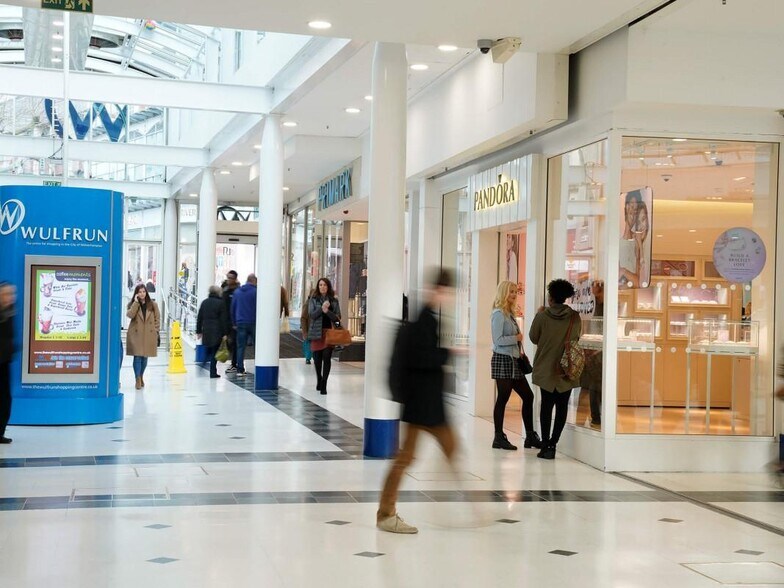 Wulfrun Sq, Wolverhampton à louer - Photo du bâtiment - Image 3 de 35