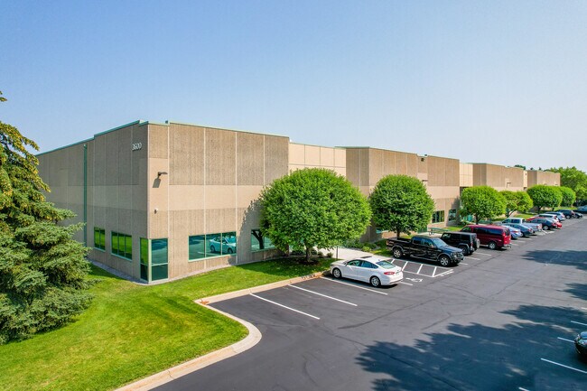 Plus de détails pour 3600 Holly Ln N, Plymouth, MN - Local d'activités à louer