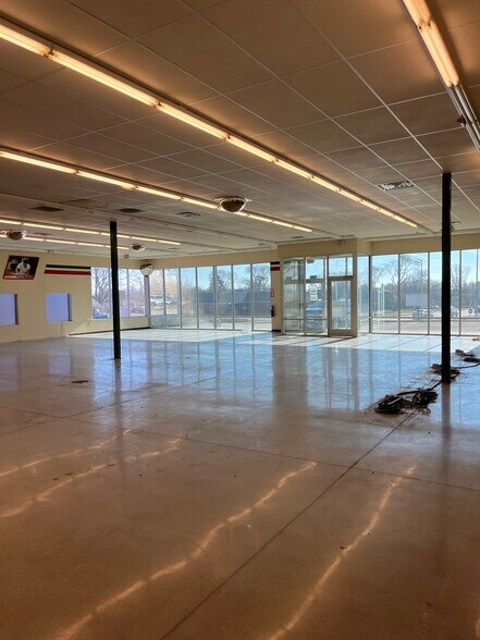 6001 S Packard Ave, Cudahy, WI for lease - Interior Photo - Image 2 of 8