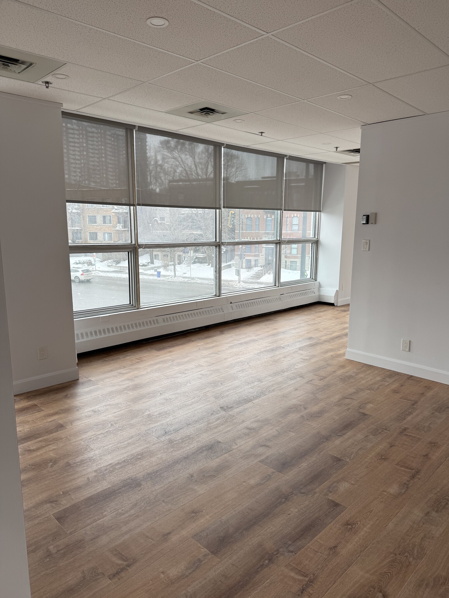 2120 Rue Sherbrooke E, Montréal, QC for lease Interior Photo- Image 1 of 4