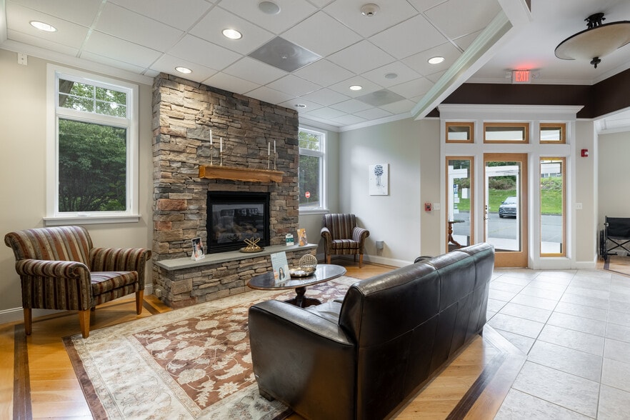 30 Country Squire Dr, Cromwell, CT for sale - Building Photo - Image 3 of 48