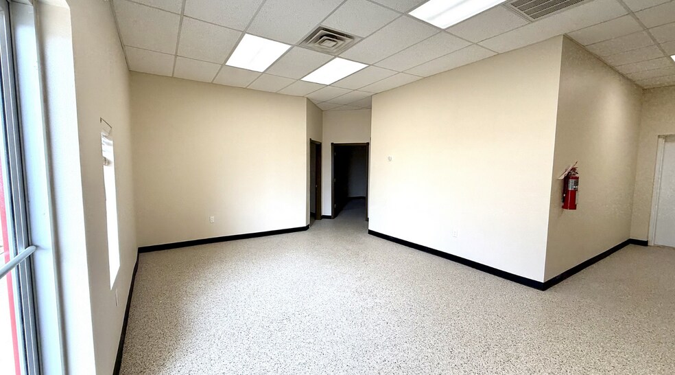 9503 E County Road 97, Midland, TX à louer - Photo du bâtiment - Image 3 de 25