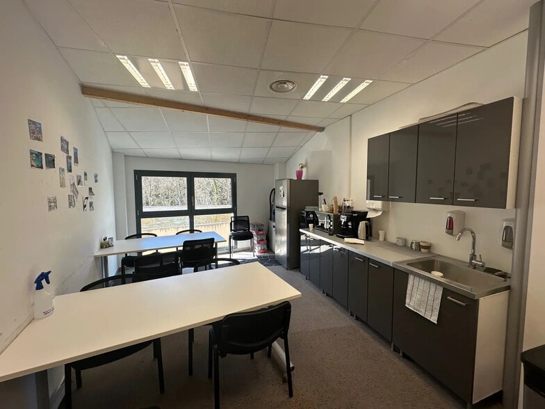 Commerce de détail dans Le Tholonet à louer - Photo intérieure - Image 3 de 5