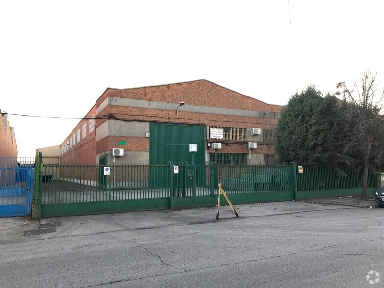 Calle Sierra de Guadarrama, 56, San Fernando de Henares, Madrid for sale - Building Photo - Image 2 of 4