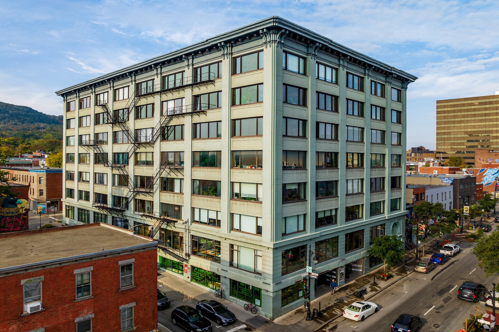 4060-4060 Boul Saint-Laurent, Montréal, QC à vendre Photo du bâtiment- Image 1 de 1