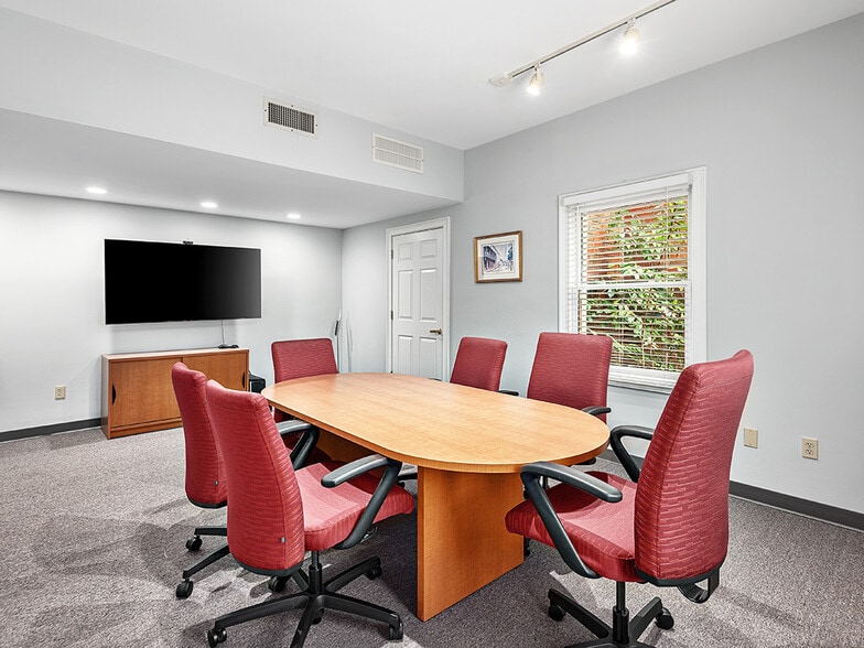 2 Walden Ridge Dr, Asheville, NC for sale - Interior Photo - Image 3 of 16