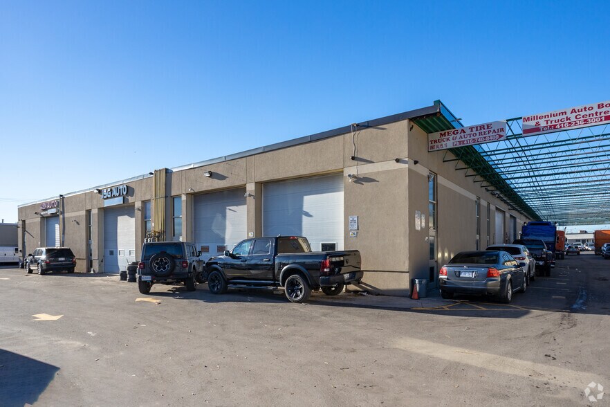 1770-1778 Albion Rd, Toronto, ON à louer - Photo du bâtiment - Image 2 de 4