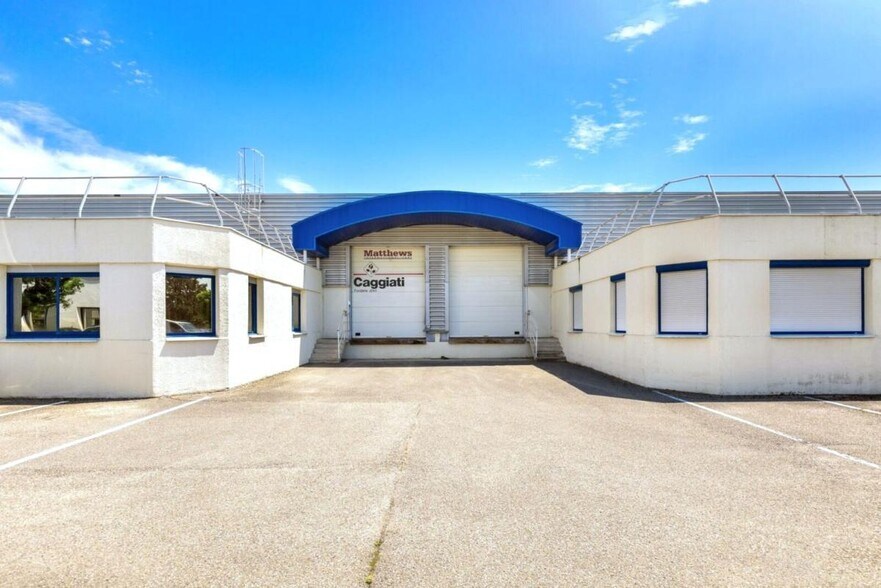 Flex in Saint-Genis-Laval for lease - Building Photo - Image 1 of 10