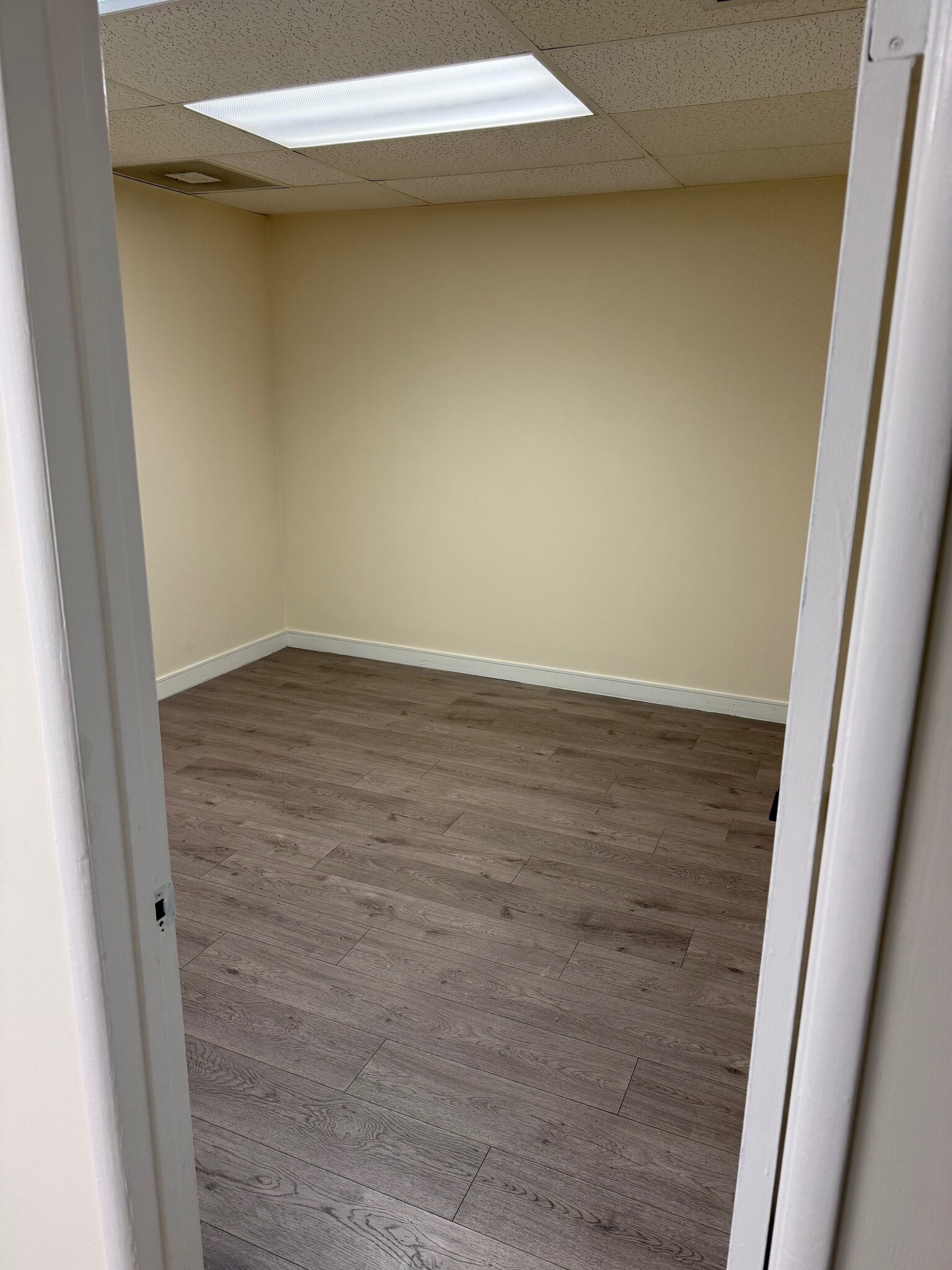 1095 N Main St, Orange, CA for lease Interior Photo- Image 1 of 4