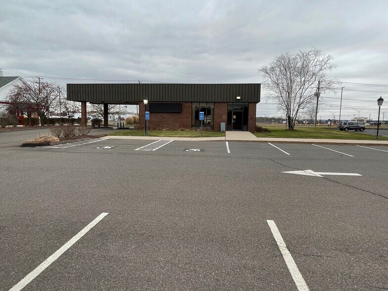 6 National Dr, Windsor Locks, CT à louer - Photo du bâtiment - Image 2 de 10