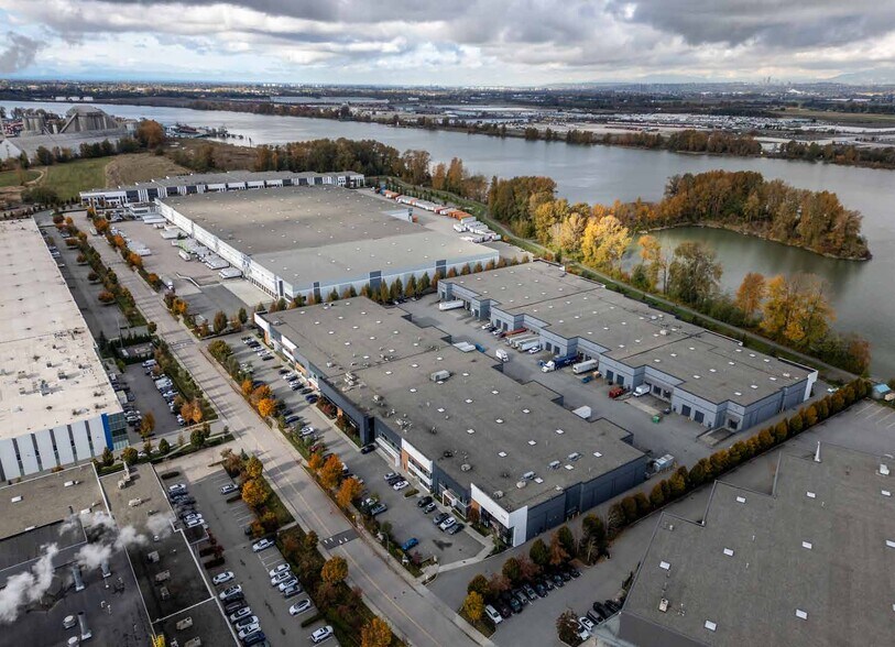 Units 106-108 7717 Beedie Way, Delta portefeuille de 3 propriétés à vendre sur LoopNet.ca - Aérien - Image 2 de 6