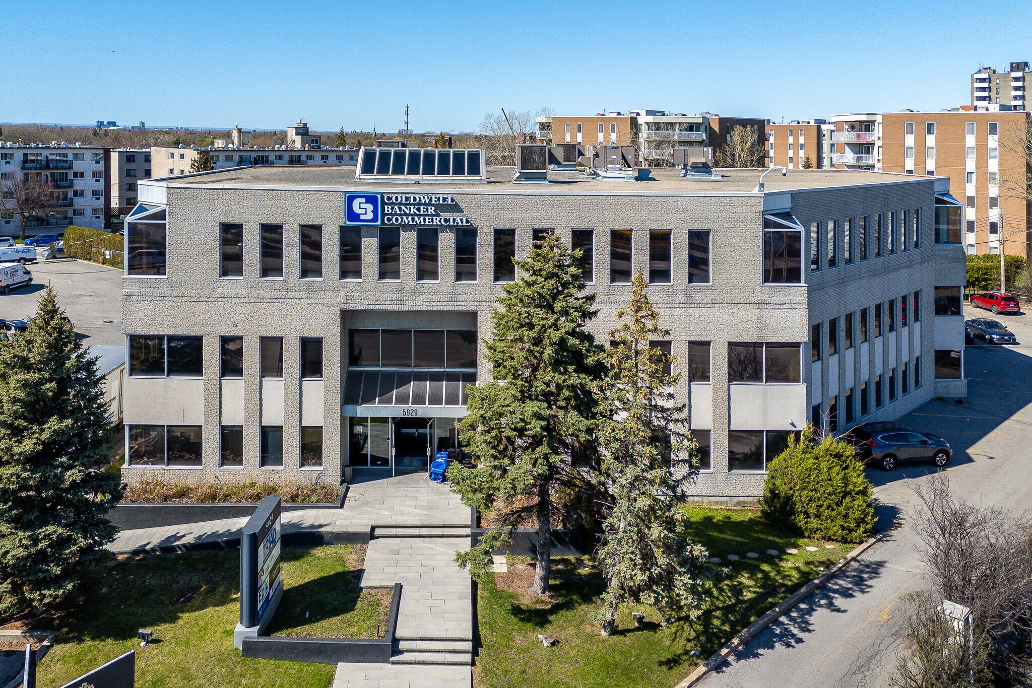 5929 Rte Transcanadienne, Montréal, QC à louer Photo principale- Image 1 de 18