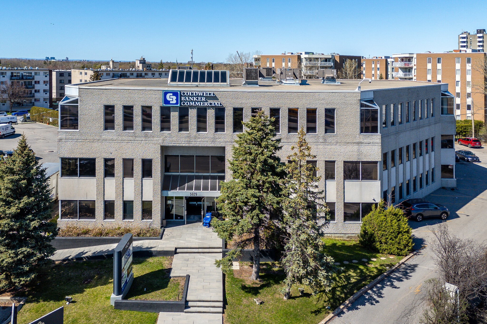 5929 Rte Transcanadienne, Montréal, QC for lease Primary Photo- Image 1 of 18