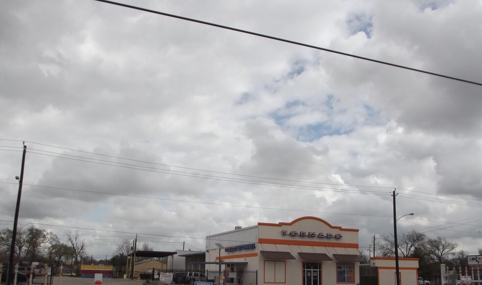 6521 Harrisburg Blvd, Houston, TX à vendre - Photo du bâtiment - Image 2 de 5