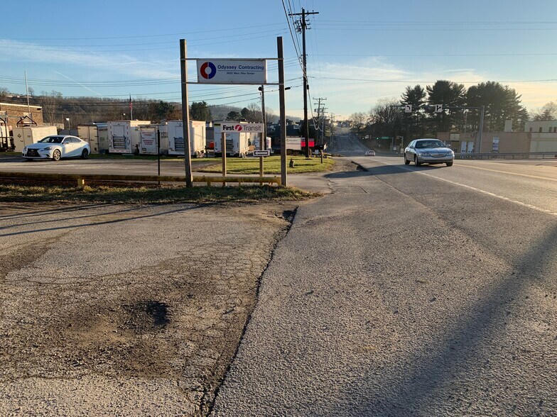 2435 W Pike St, Houston, PA à vendre - Photo du bâtiment - Image 3 de 17