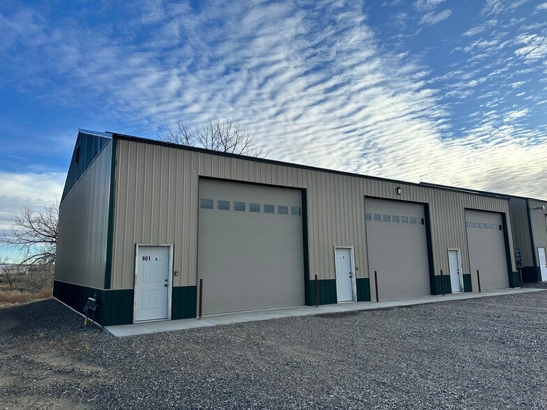 901 Man Cave St, Billings, MT for lease - Building Photo - Image 2 of 4