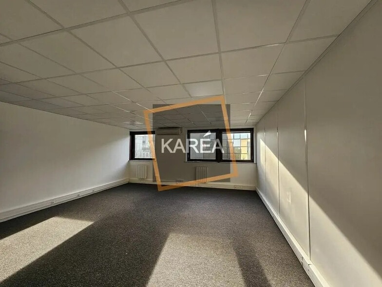 Office in Lognes for lease - Interior Photo - Image 2 of 5