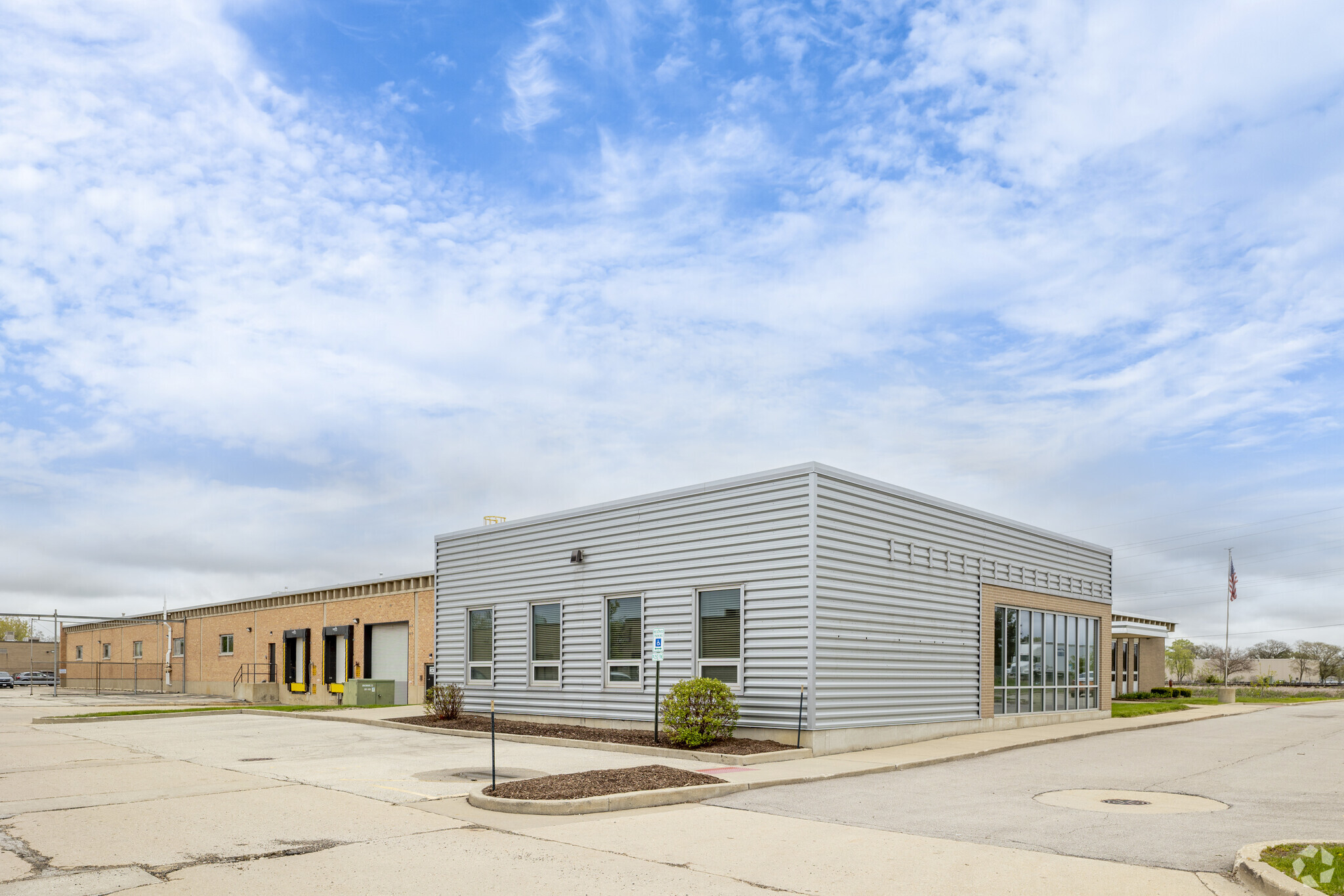 350 E Howard Ave, Des Plaines, IL for lease Building Photo- Image 1 of 6