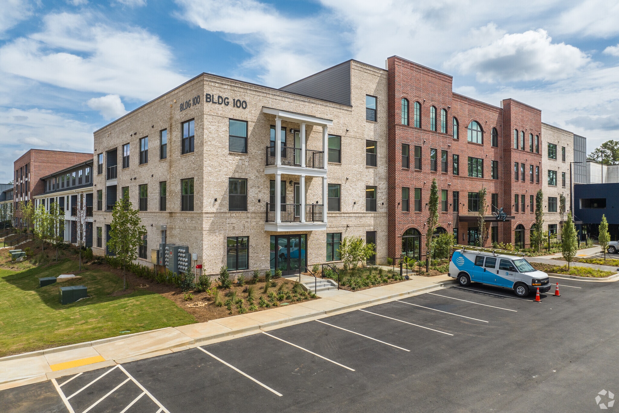 2652 S Main St, Kennesaw, GA for lease Building Photo- Image 1 of 69